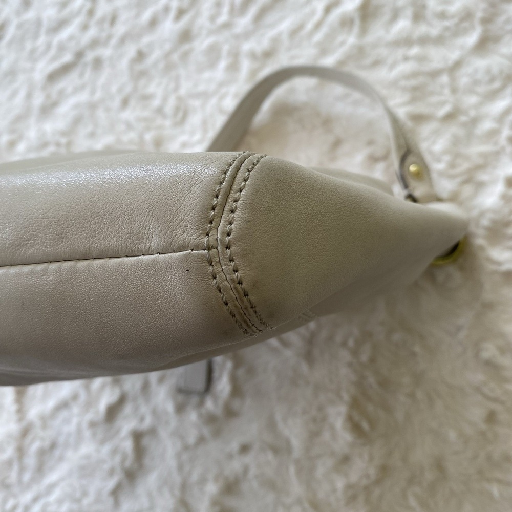 Vintage Coach Pearl Ivory Leather Hobo Shoulder Handbag 14576 Gold Logo Pleated - Picture 6 of 16